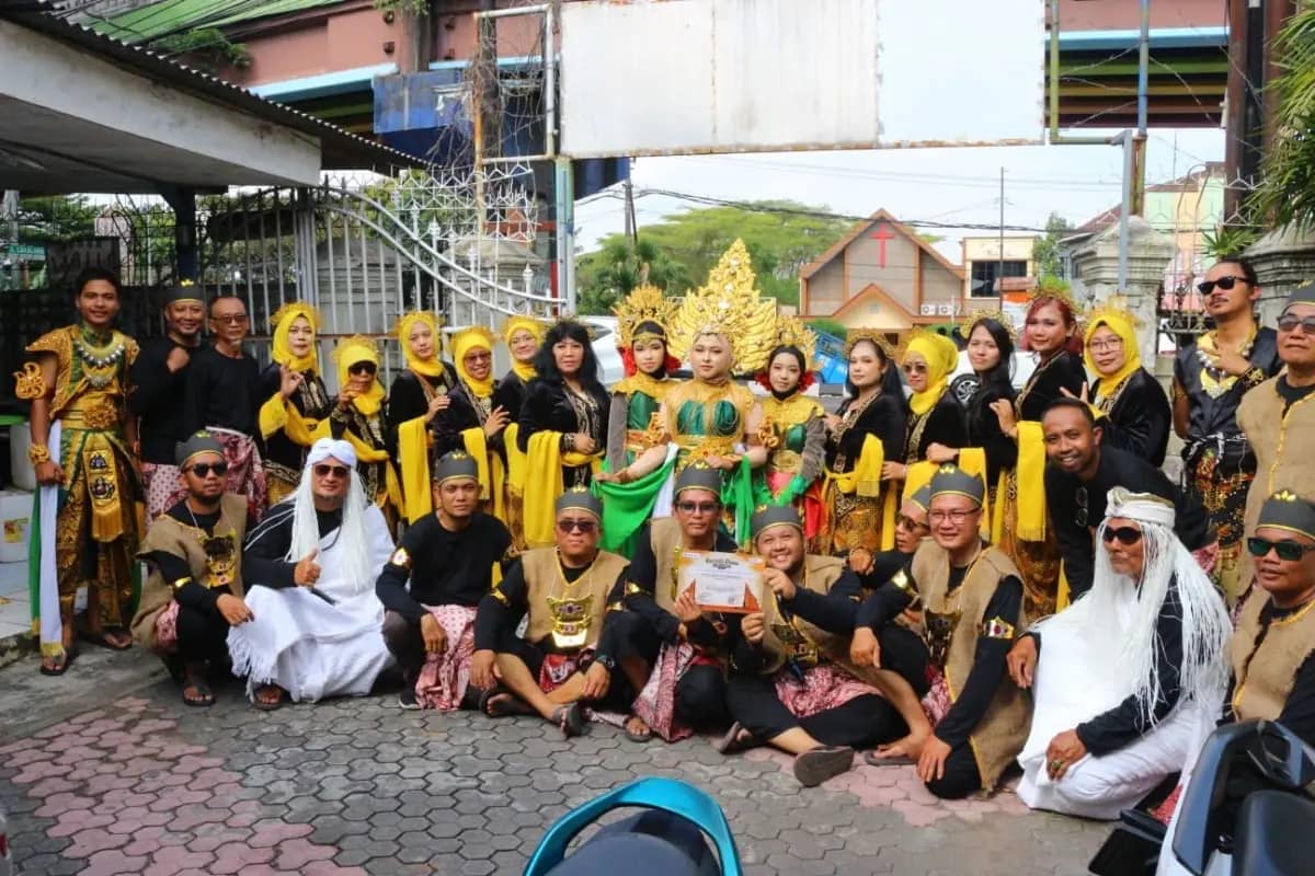 Penggalan Kisah Perebutan Tahta Tumapel Dibawakan dengan Apik oleh Warga RT 06 Polowijen Malang